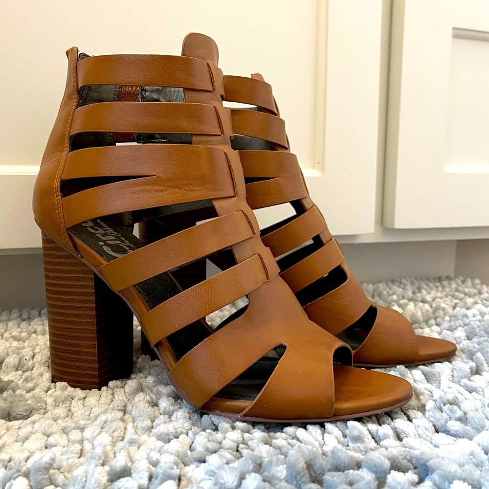 Circus cage stacked heel